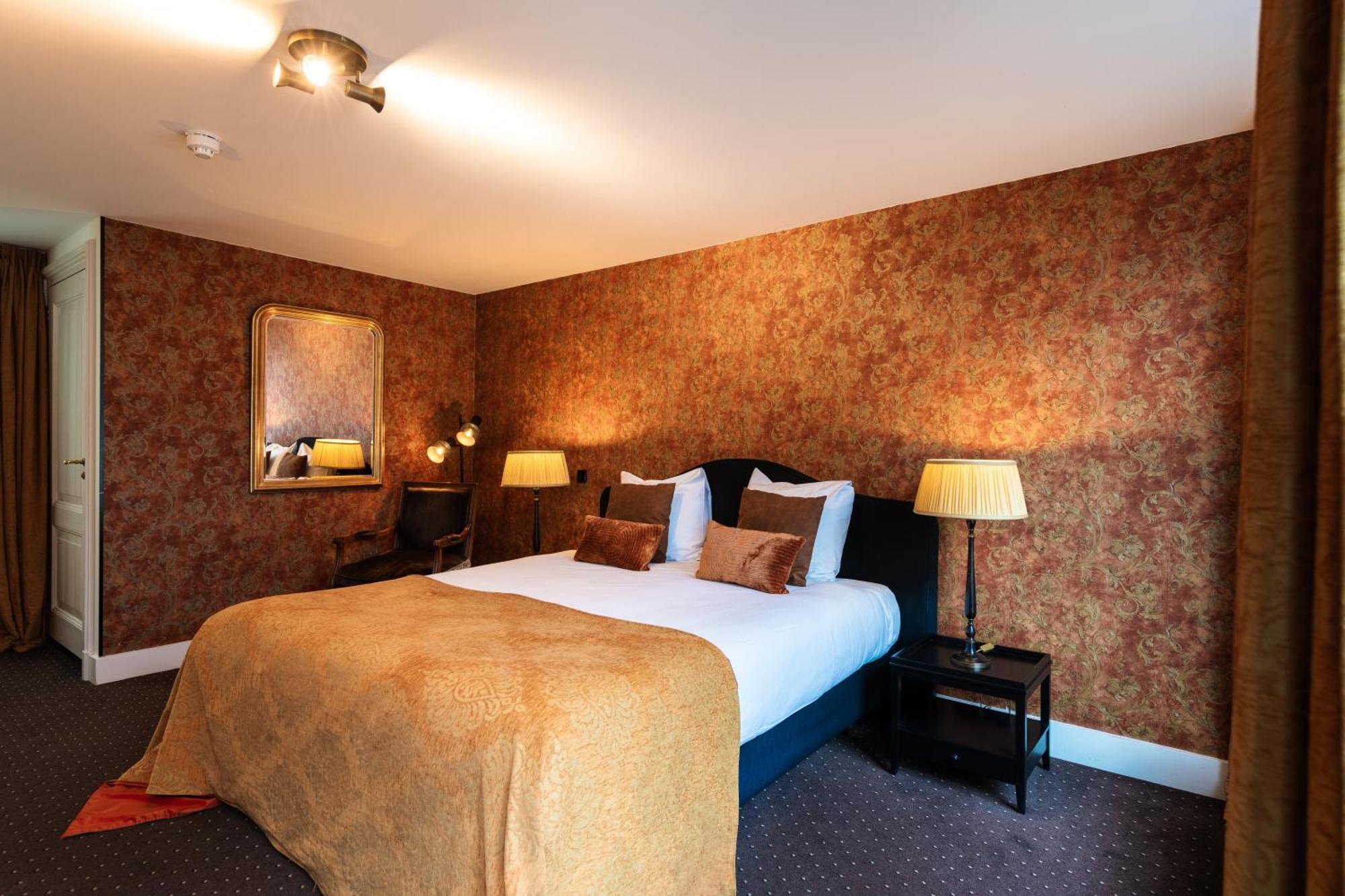 Grand Boutique Hotel-Restaurant Huis Vermeer Deventer Room photo